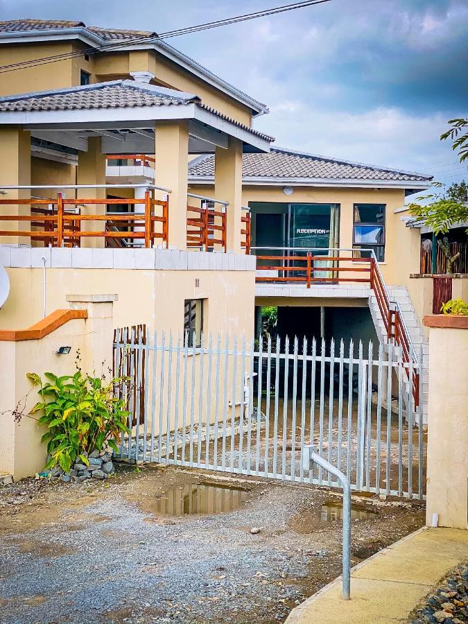 Emampingeni Lodge Bizana Exterior foto